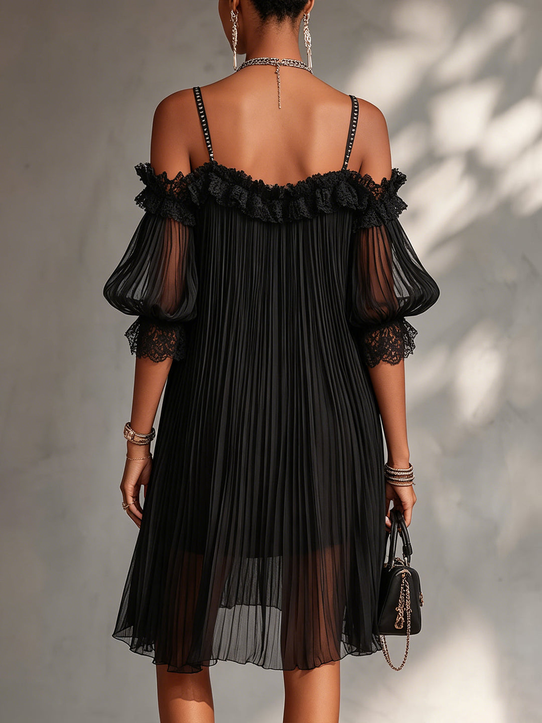 Camille | Robe Mini Noire à Épaules Dénudées et Bordure