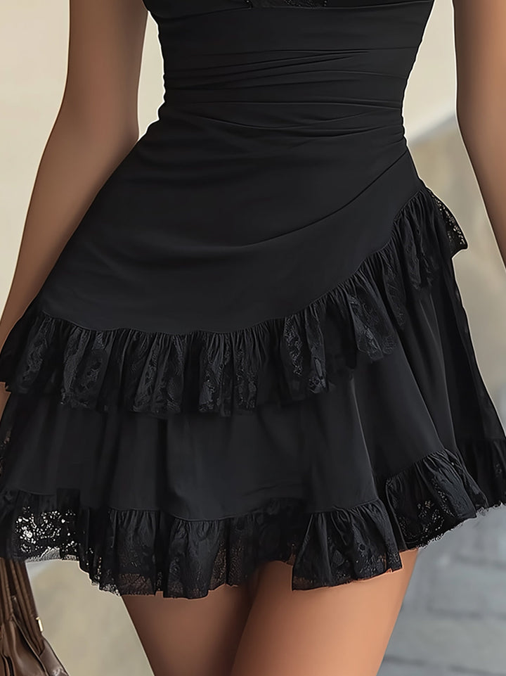Estelle | Robe Mini à Volants Noirs et Décolleté en V