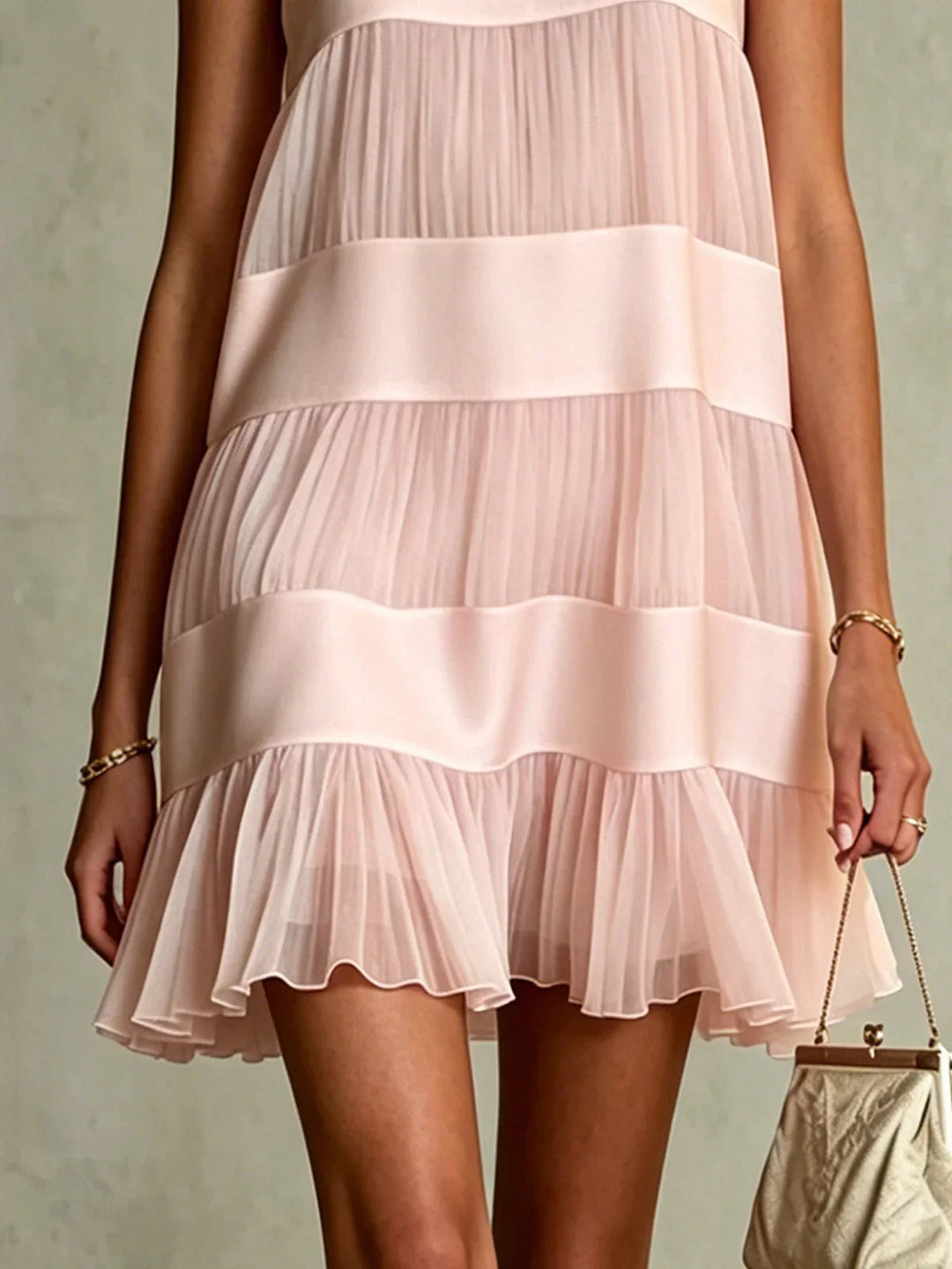 Estrella Robe Mini Rose Pâle Plissée avec Design en Couches et Patchwork