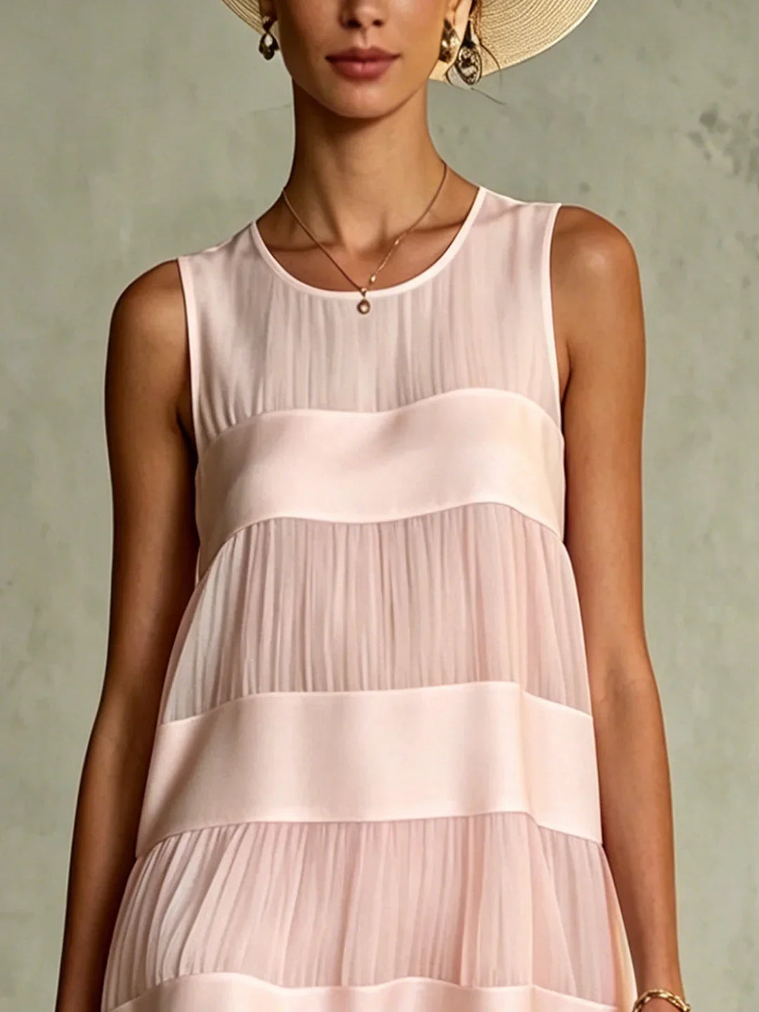 Estrella Robe Mini Rose Pâle Plissée avec Design en Couches et Patchwork