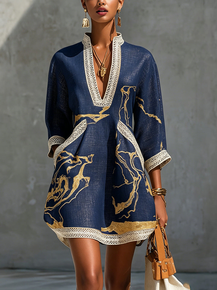 Cosette | Robe Mini Crochetée Bleu Marine à Motifs Dorés et Décolleté en V