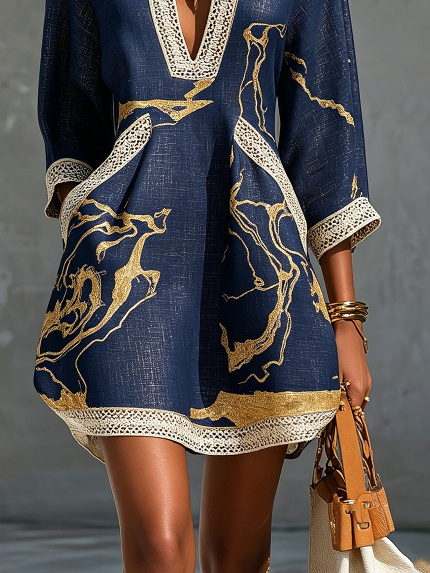 Cosette | Robe Mini Crochetée Bleu Marine à Motifs Dorés et Décolleté en V