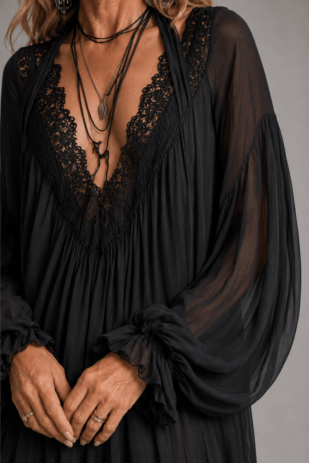 Elara™ | Robe Courte Halter en Mousseline Noire